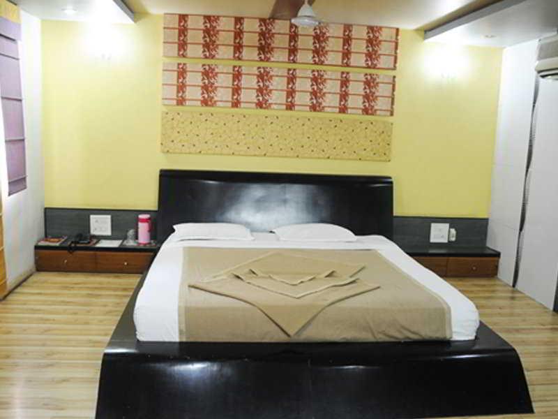 Hotel Neelkanth Paradise Ahmedabad Exterior foto